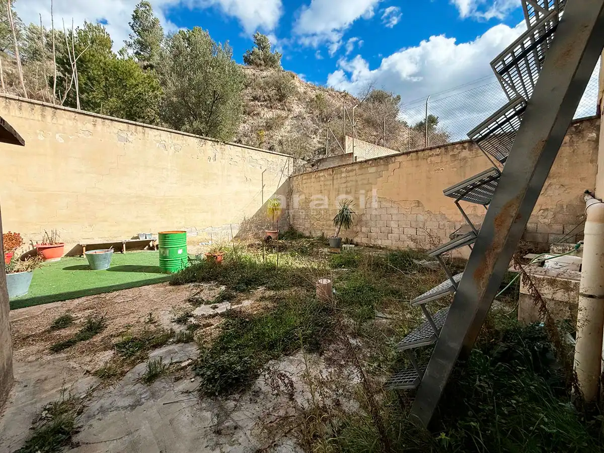 Jardín de Nave industrial en venta en Alcoy / Alcoi