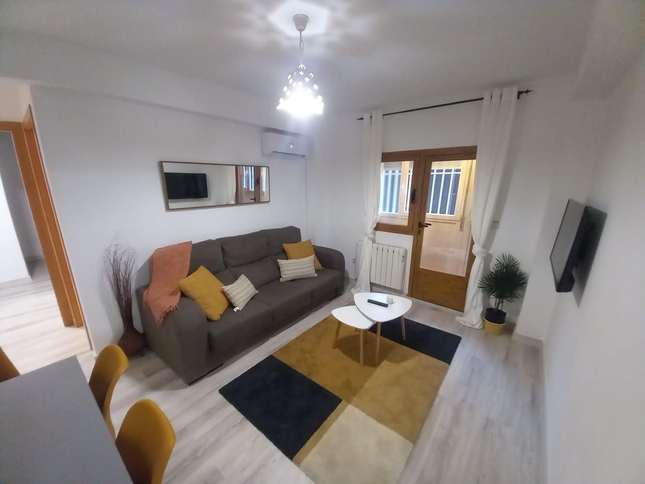 Sala de estar de Piso de alquiler en  Madrid Capital con Aire acondicionado, Calefacción y Terraza