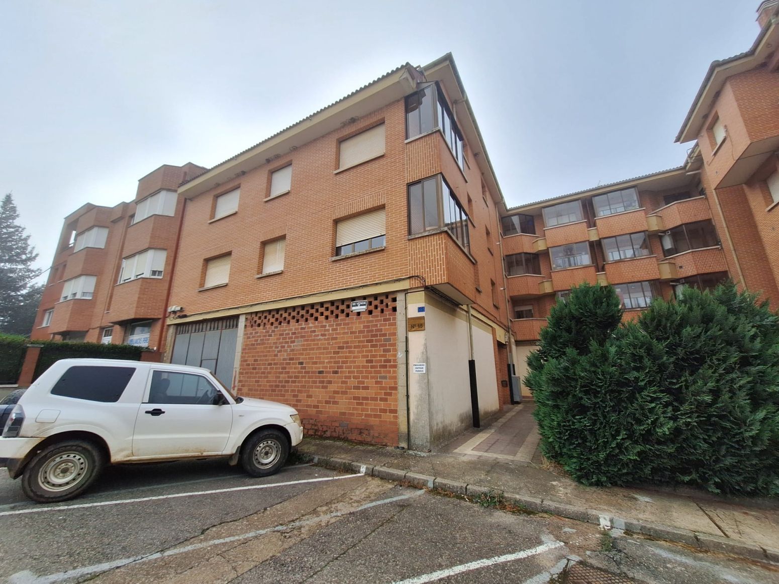 Vista exterior de Pis en venda en Sahagún amb Calefacció, Parquet i Terrassa