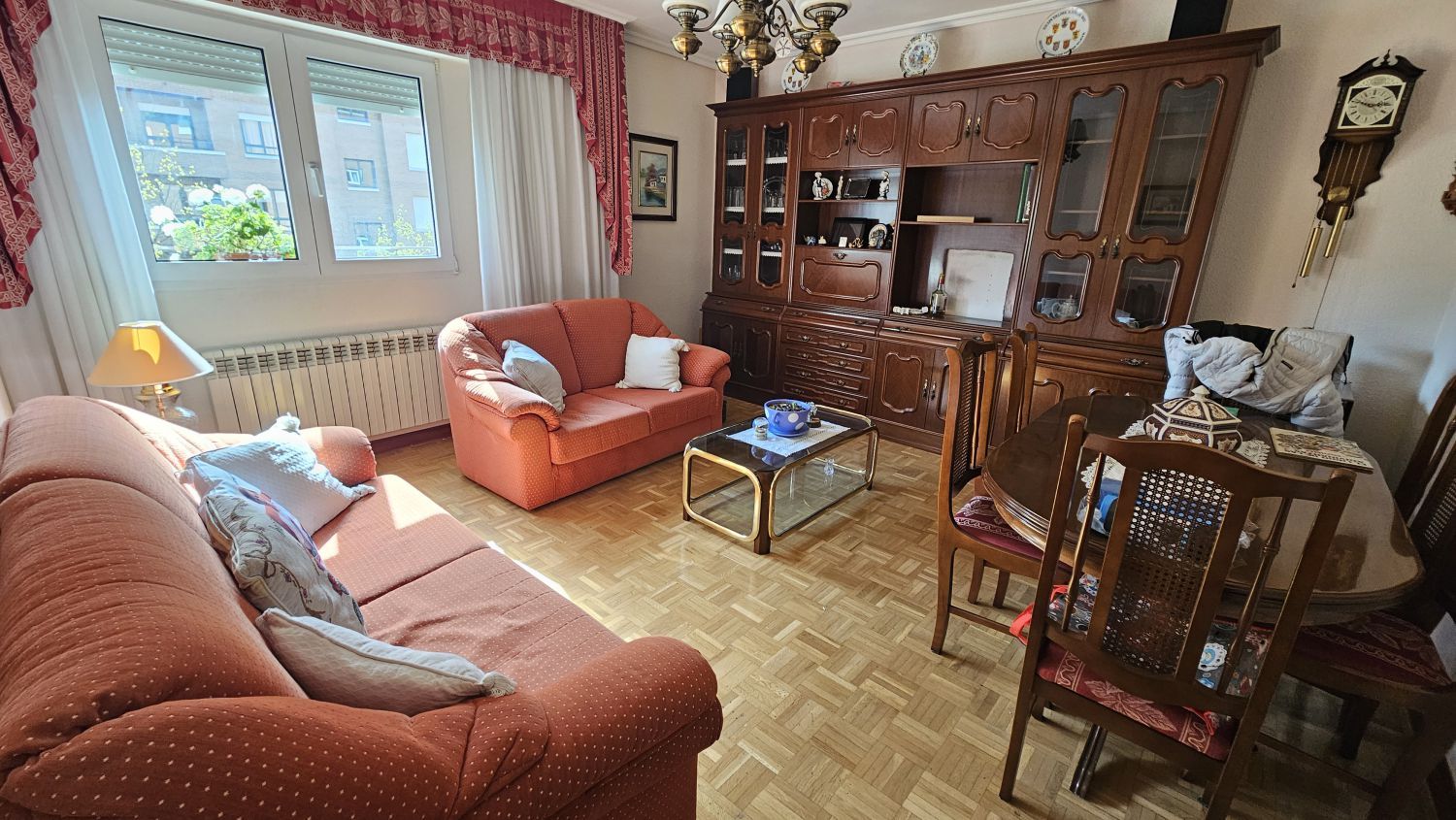 Sala d'estar de Pis en venda en Vitoria - Gasteiz amb Calefacció, Parquet i Traster