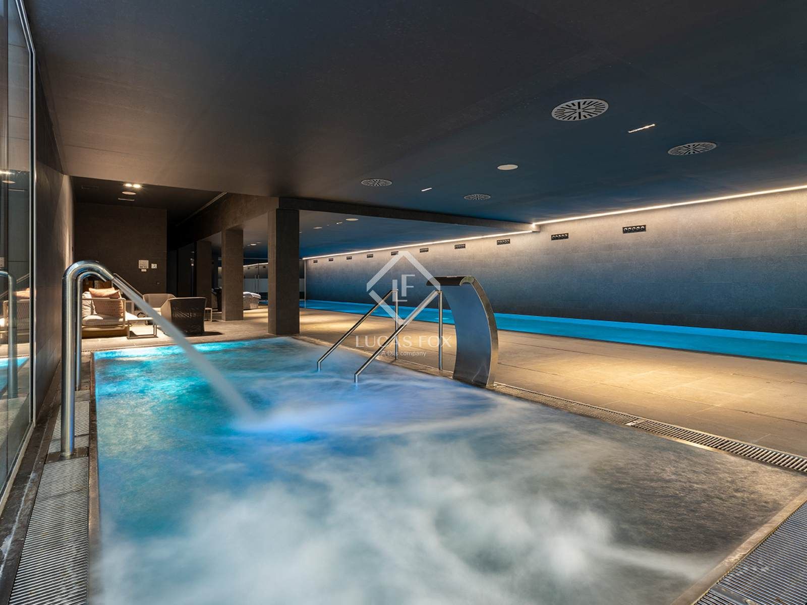 Swimming pool of Flat for sale in  Barcelona Capital  with Air Conditioner, Heating and Terrace