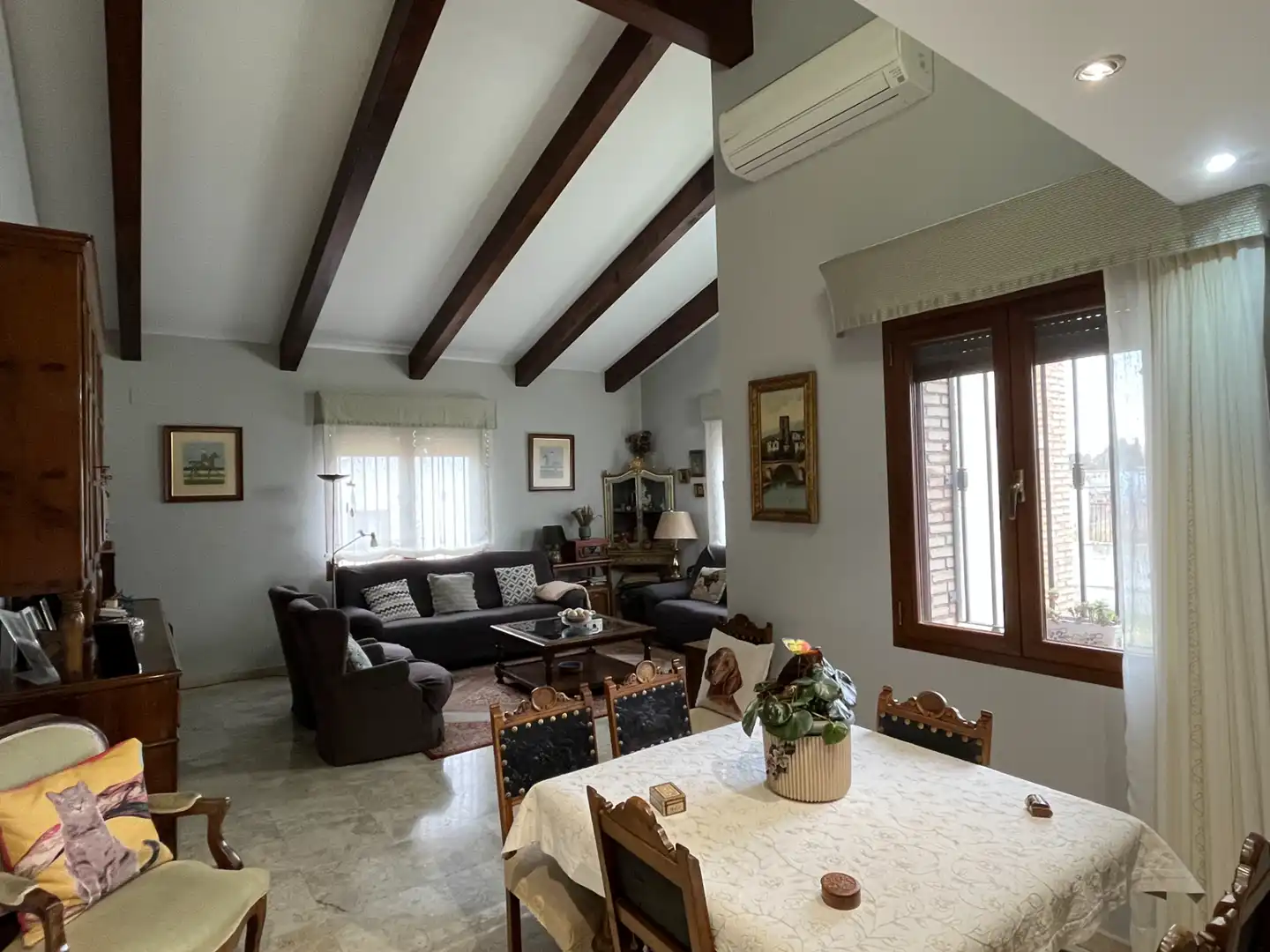 Sala d'estar de Casa o xalet en venda en Zaragoza amb Aire condicionat, Calefacció i Jardí privat
