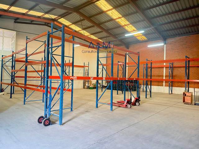 Nave industrial en Venta en Barriales en Santovenia de Pisuerga
