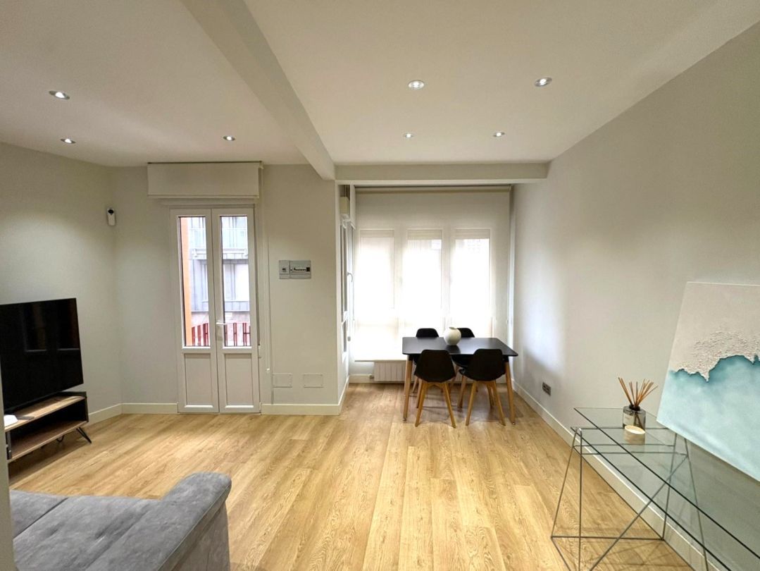 Living room of Flat for sale in Santander  with Heating, Parquet flooring and Balcony