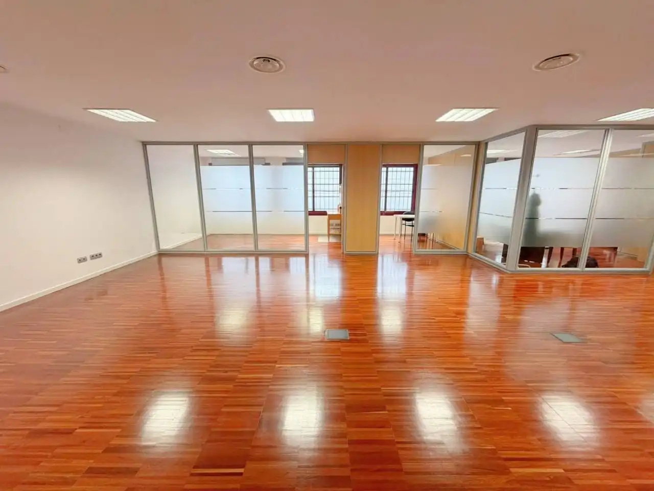 Office space with lift for sale in Calle Marqués de Setmenat, imagen 2