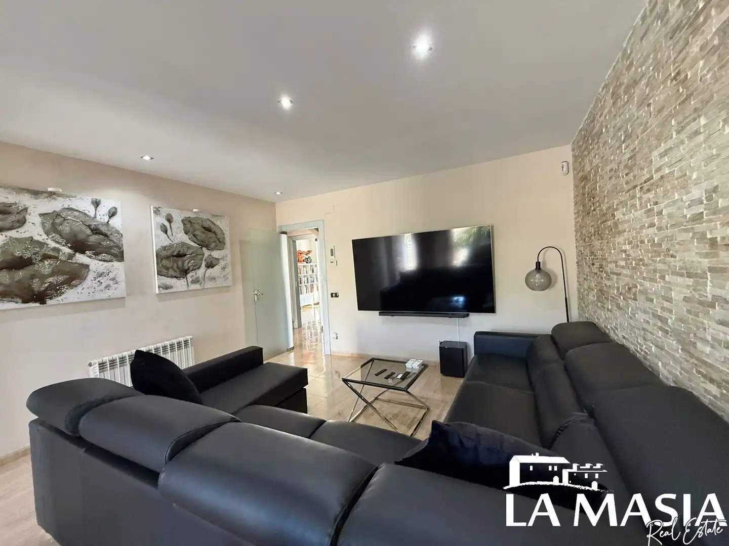 Sala d'estar de Casa adosada en venda en Canyelles amb Calefacció, Jardí privat i Traster