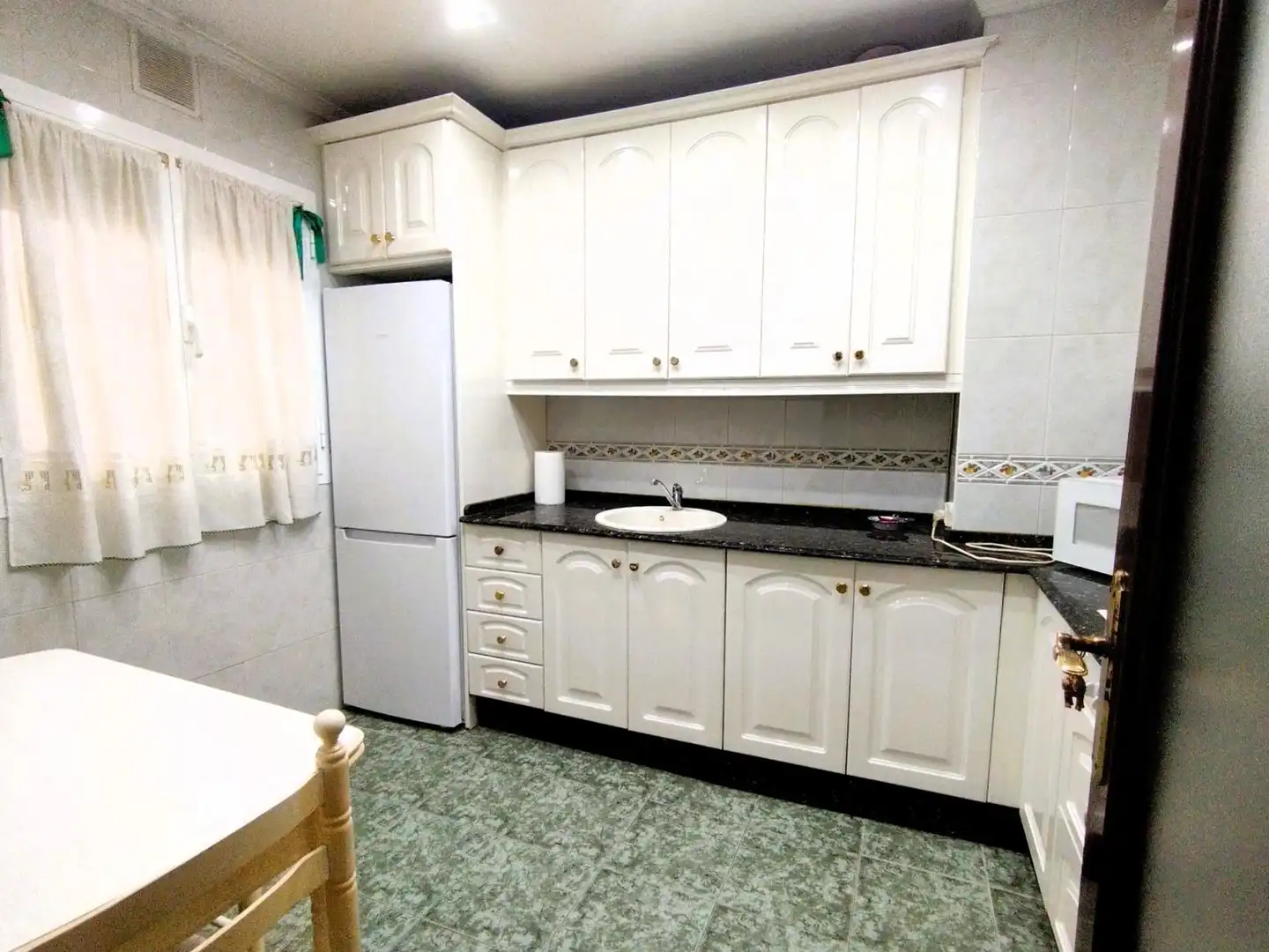 Küche von Wohnung zum Verkauf in San Fernando mit Klimaanlage, Abstellraum und Balkon