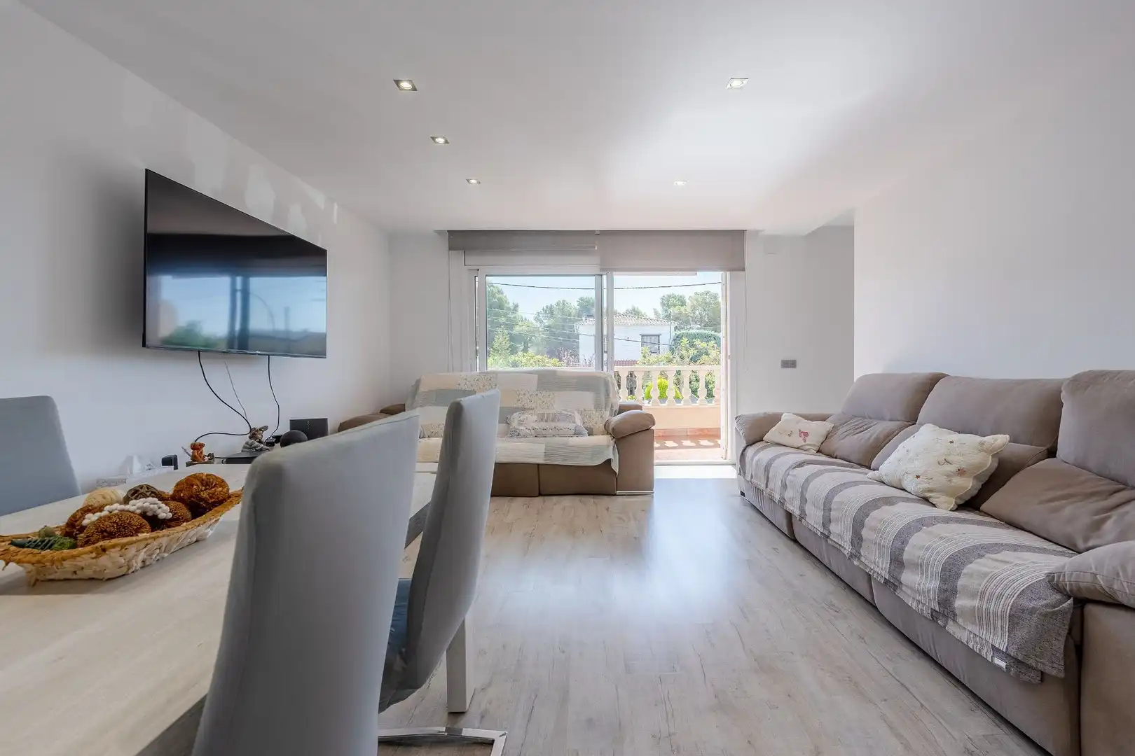 Sala d'estar de Casa adosada en venda en Calafell amb Aire condicionat, Calefacció i Jardí privat