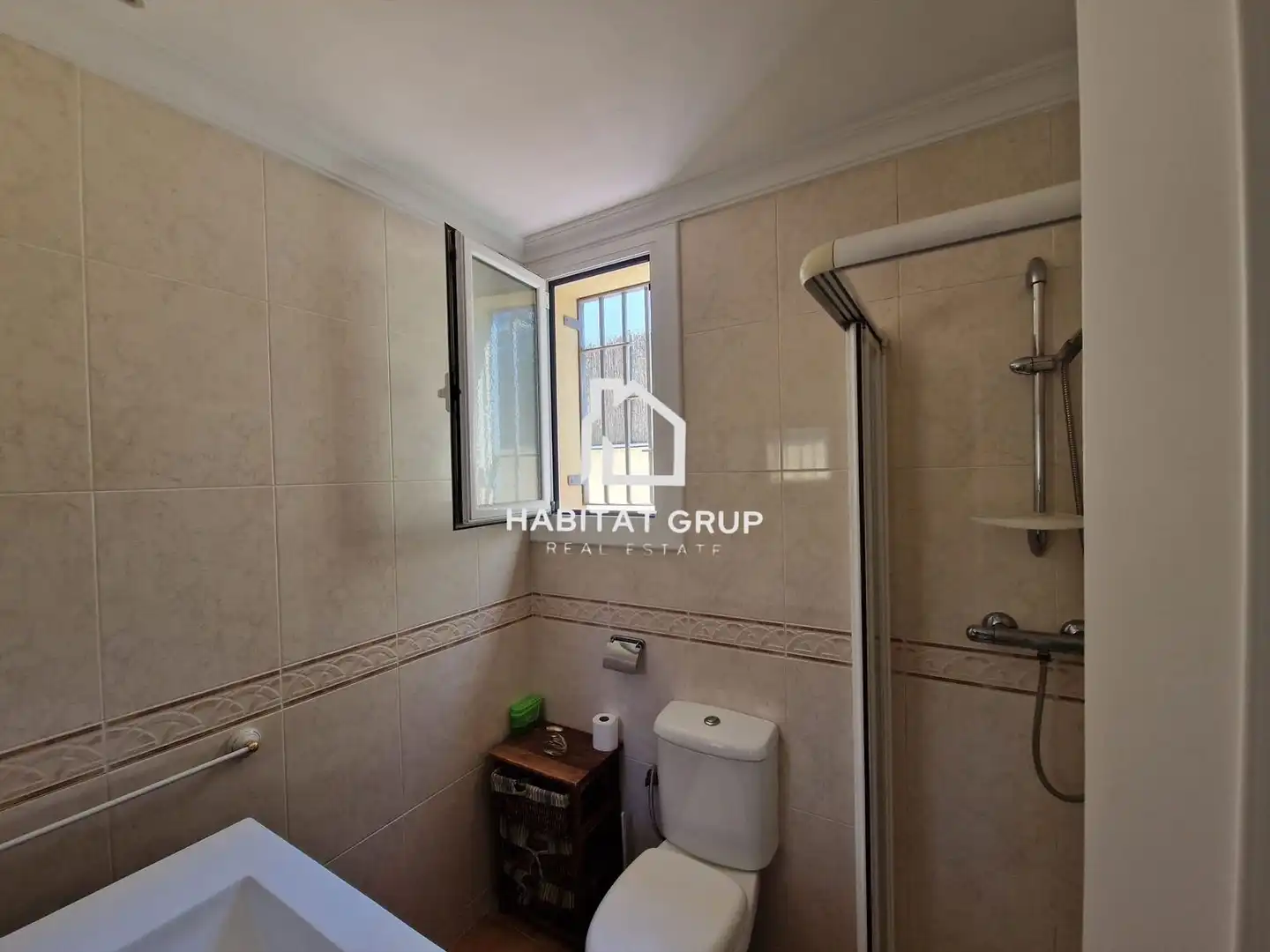 Bathroom of Houses for sale in Castelldefels  with Air Conditioner, Heating and Private garden