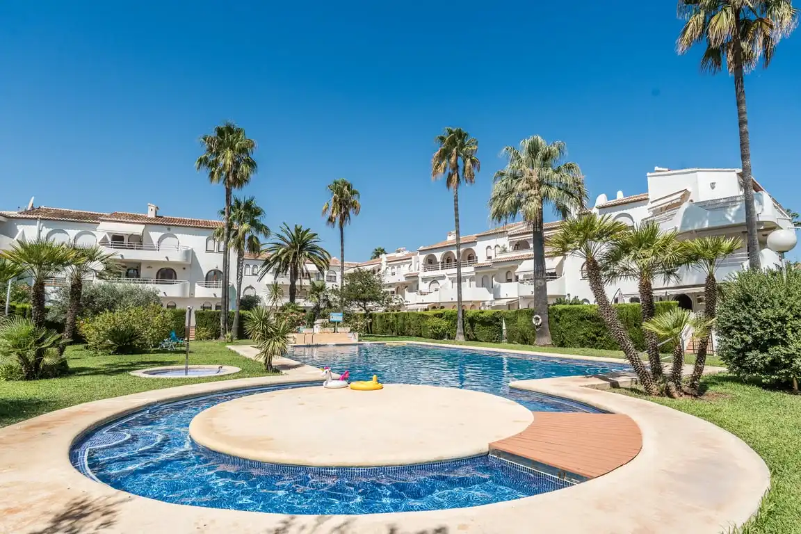 Apartment with pool to rent in Montañar - El Arenal