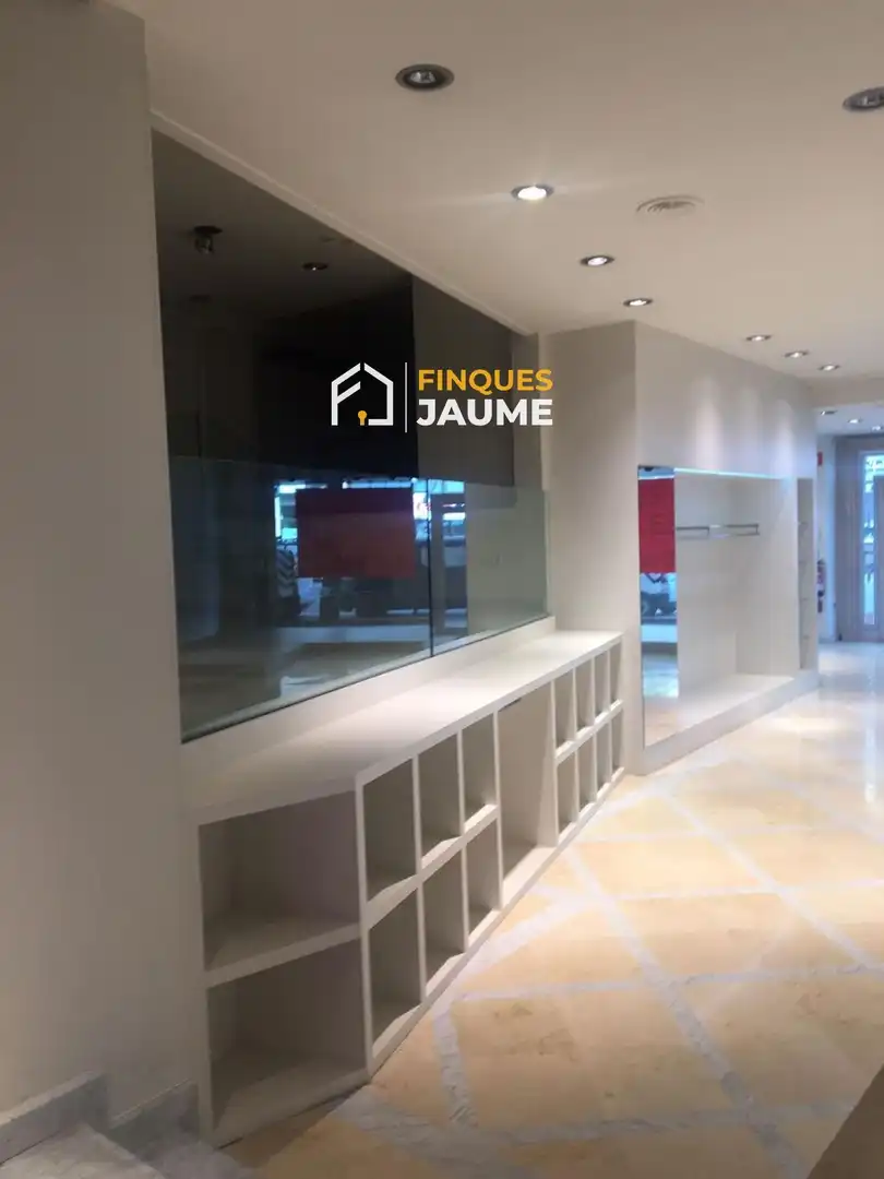 Business premises for sale in Alcade Rovira Roure, imagen 4