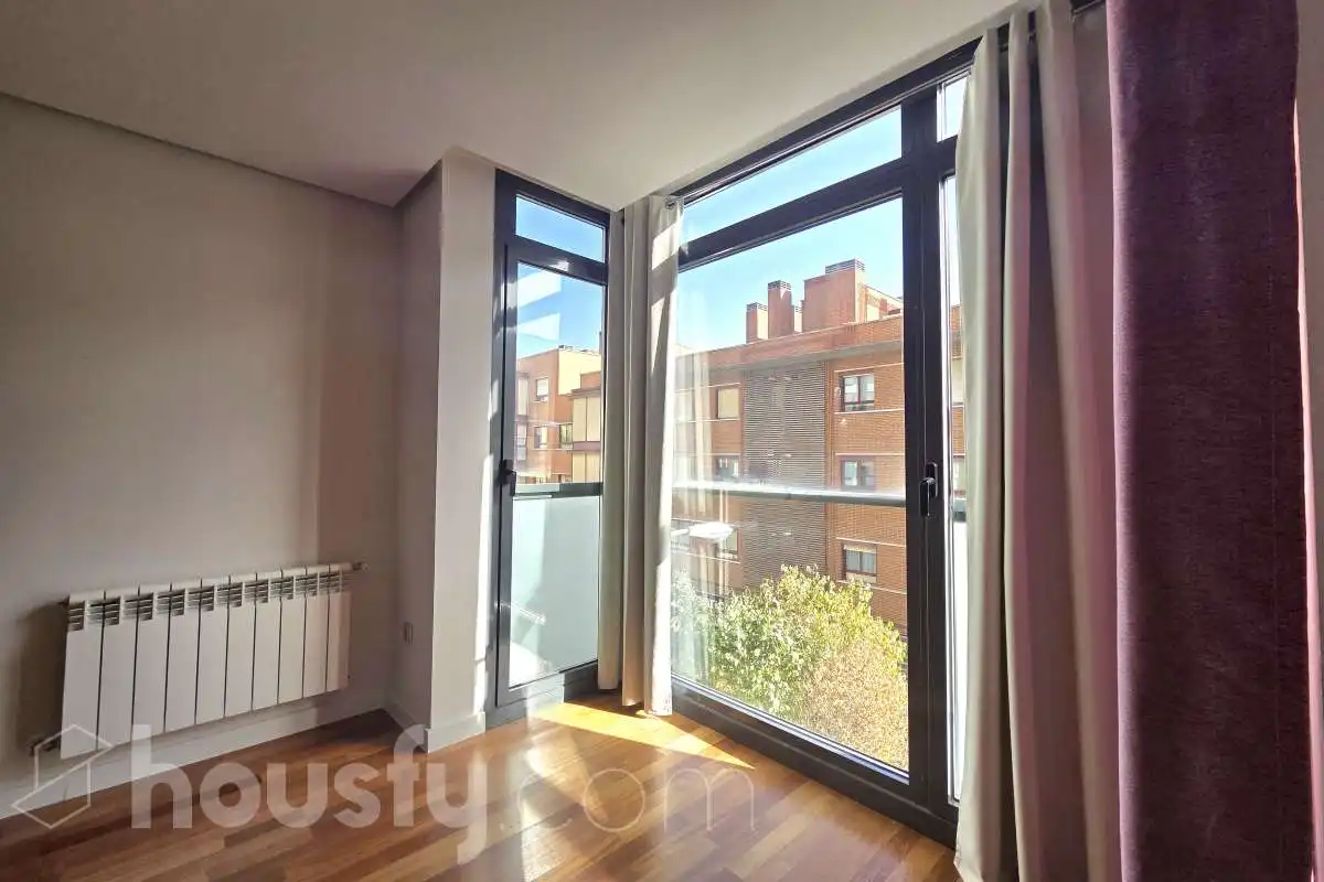 Bedroom of Flat for rent in Madrid  with Air Conditioner, Heating and Storage room