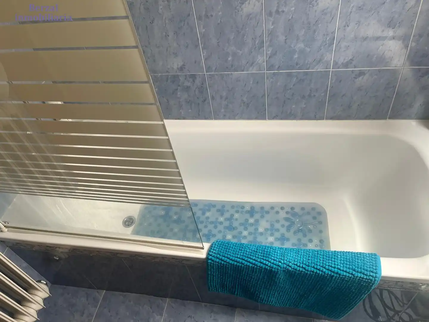 Bany de Casa adosada en venda en  Logroño amb Aire condicionat, Calefacció i Jardí privat