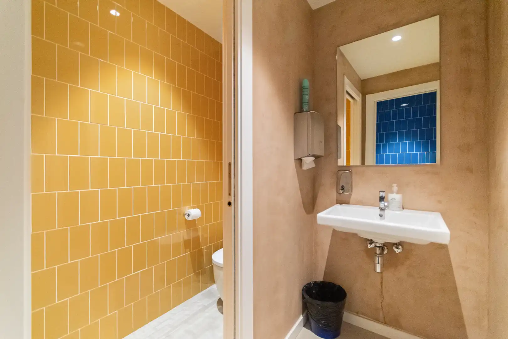 Badezimmer von Büro zur Miete in Cornellà de Llobregat mit Klimaanlage, Heizung und Alarm