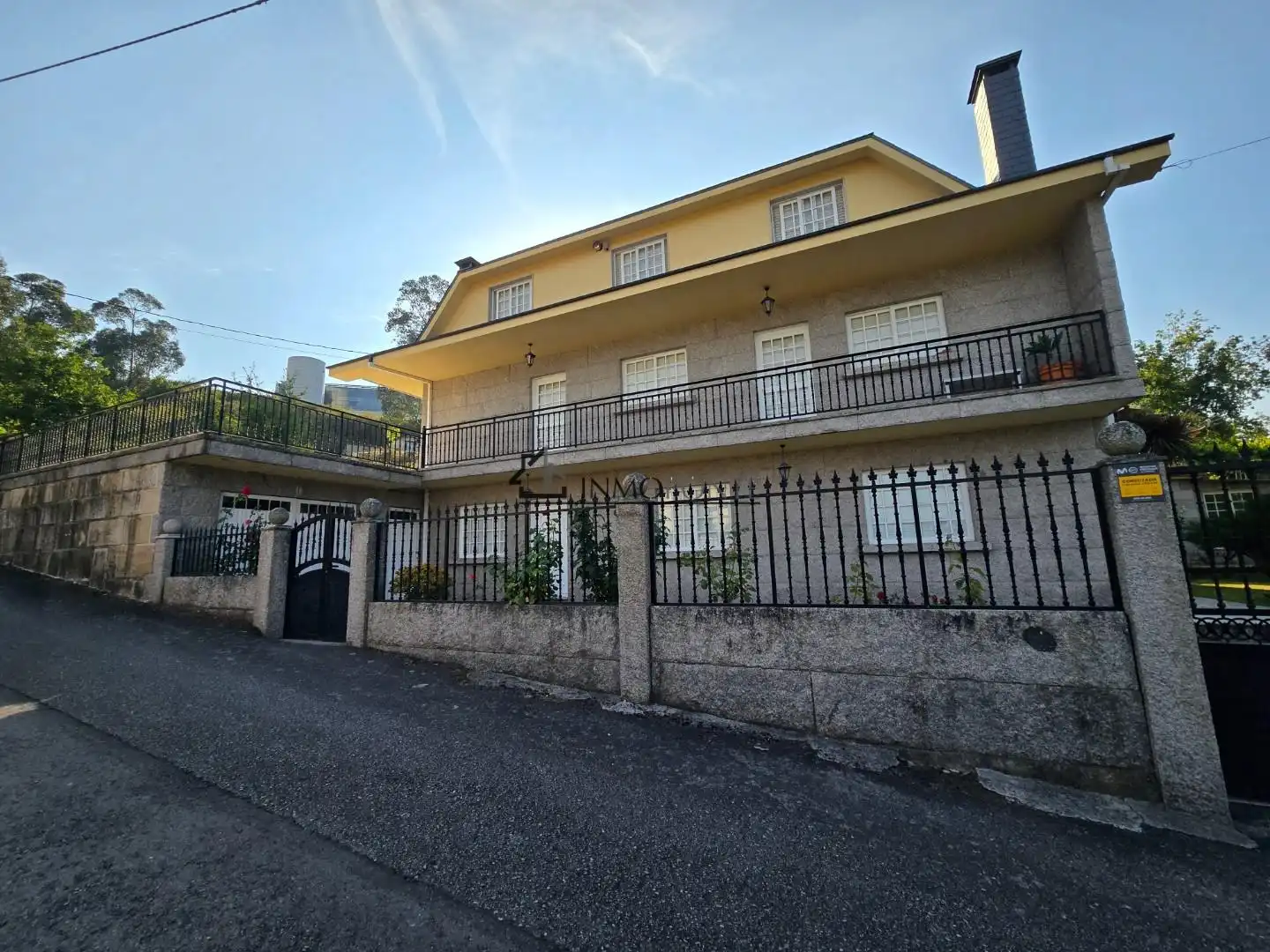 Vista exterior de Casa o xalet en venda en Pontevedra Capital  amb Calefacció, Jardí privat i Terrassa