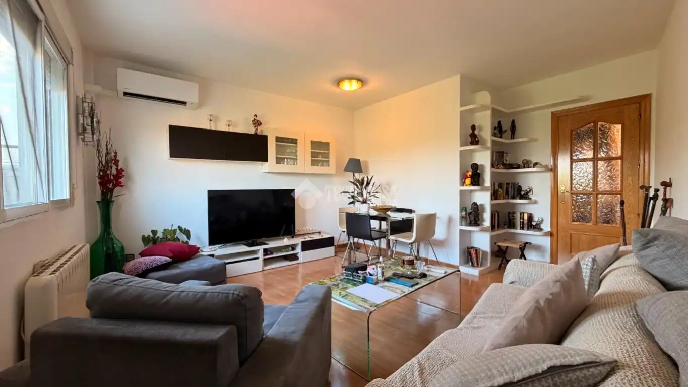 Sala de estar de Piso en venta en Velilla de San Antonio con Aire acondicionado, Calefacción y Trastero