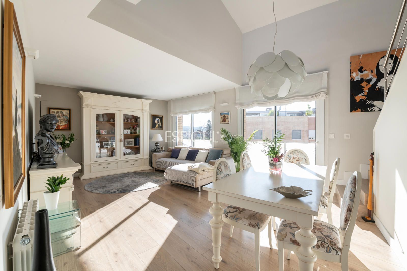 Living room of Duplex for sale in Sant Cugat del Vallès  with Air Conditioner, Heating and Parquet flooring