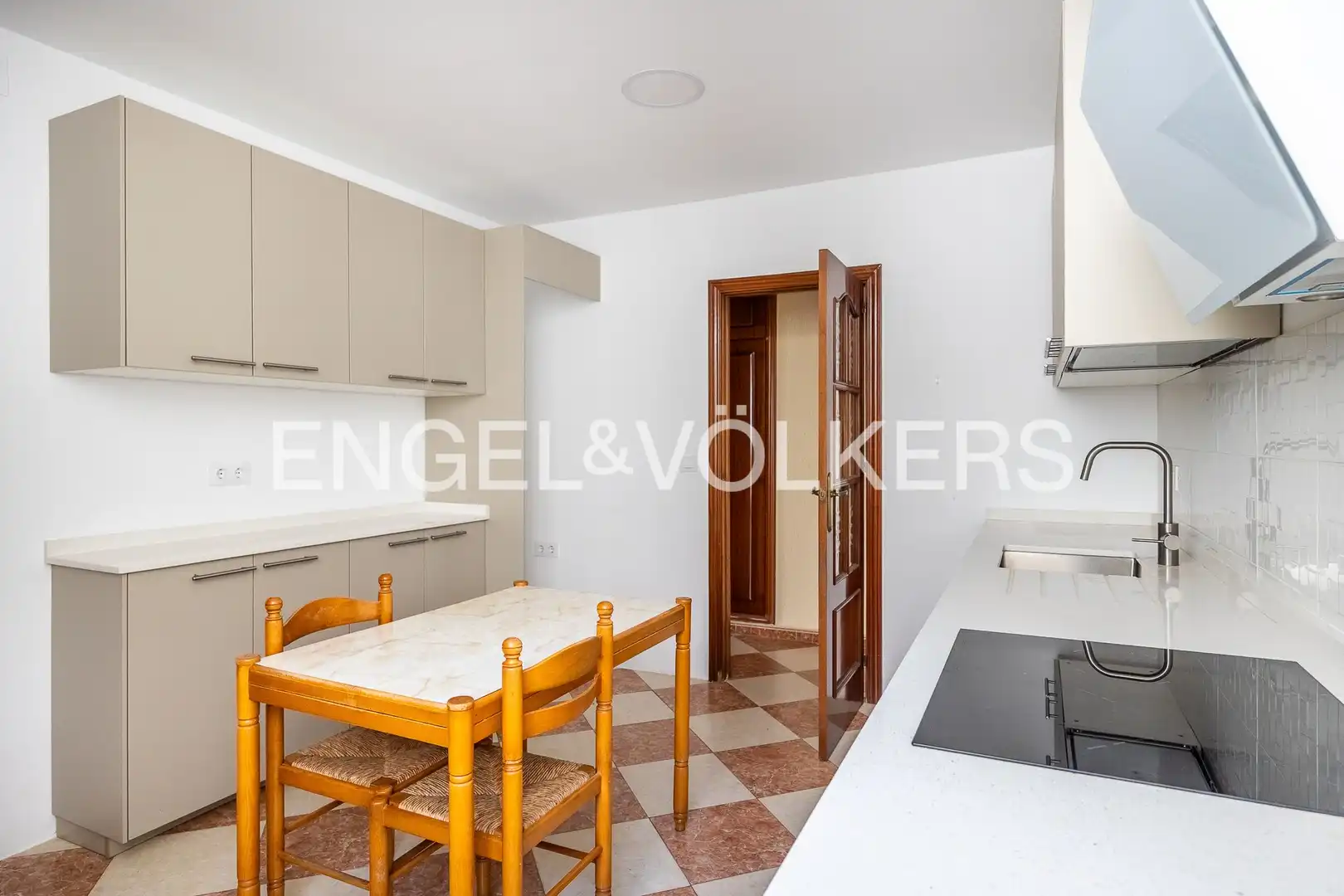Kitchen of Flat for sale in Sevilla  with Heating, Terrace and Storage room