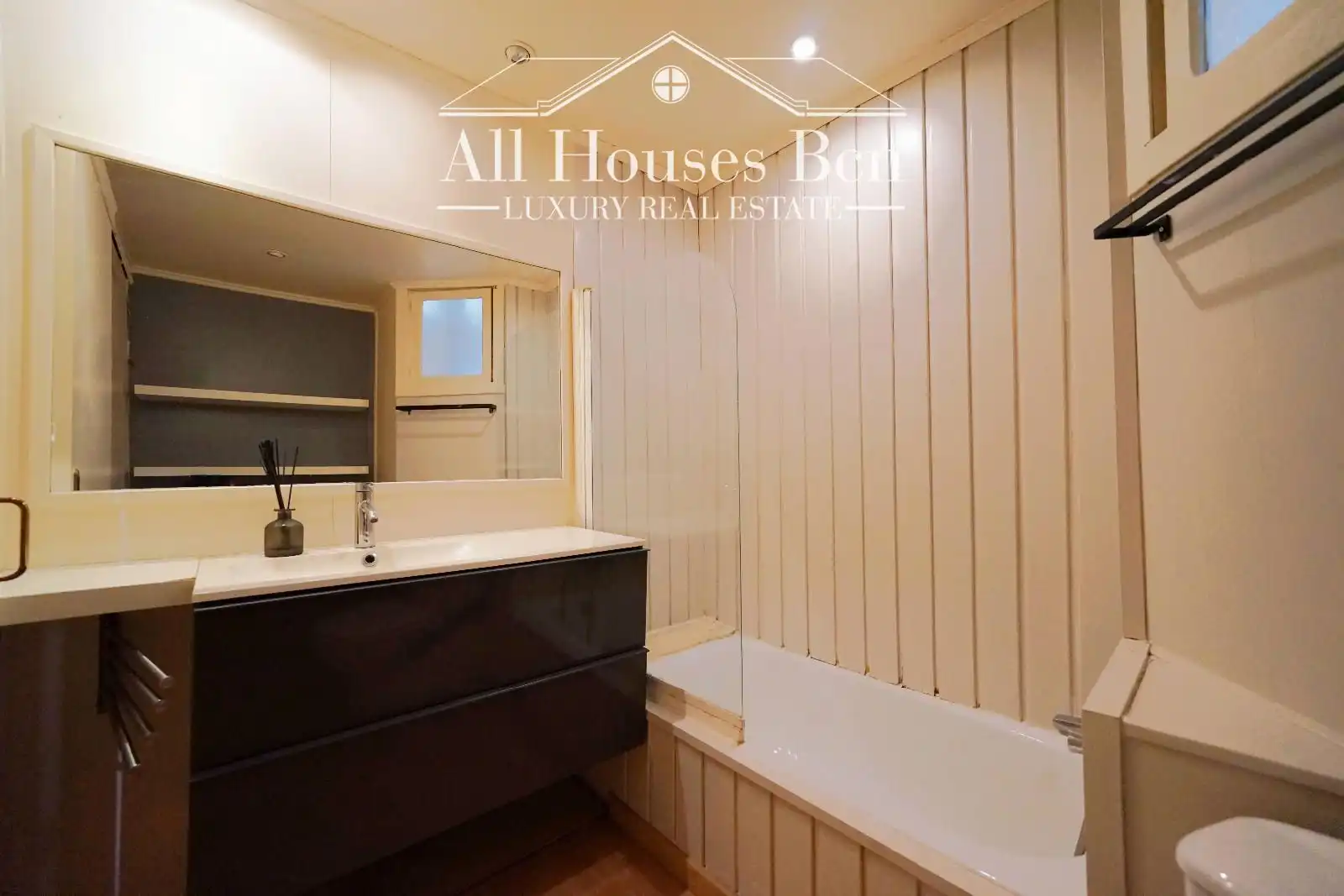Baño de Ático en venta en Barcelona con Trastero
