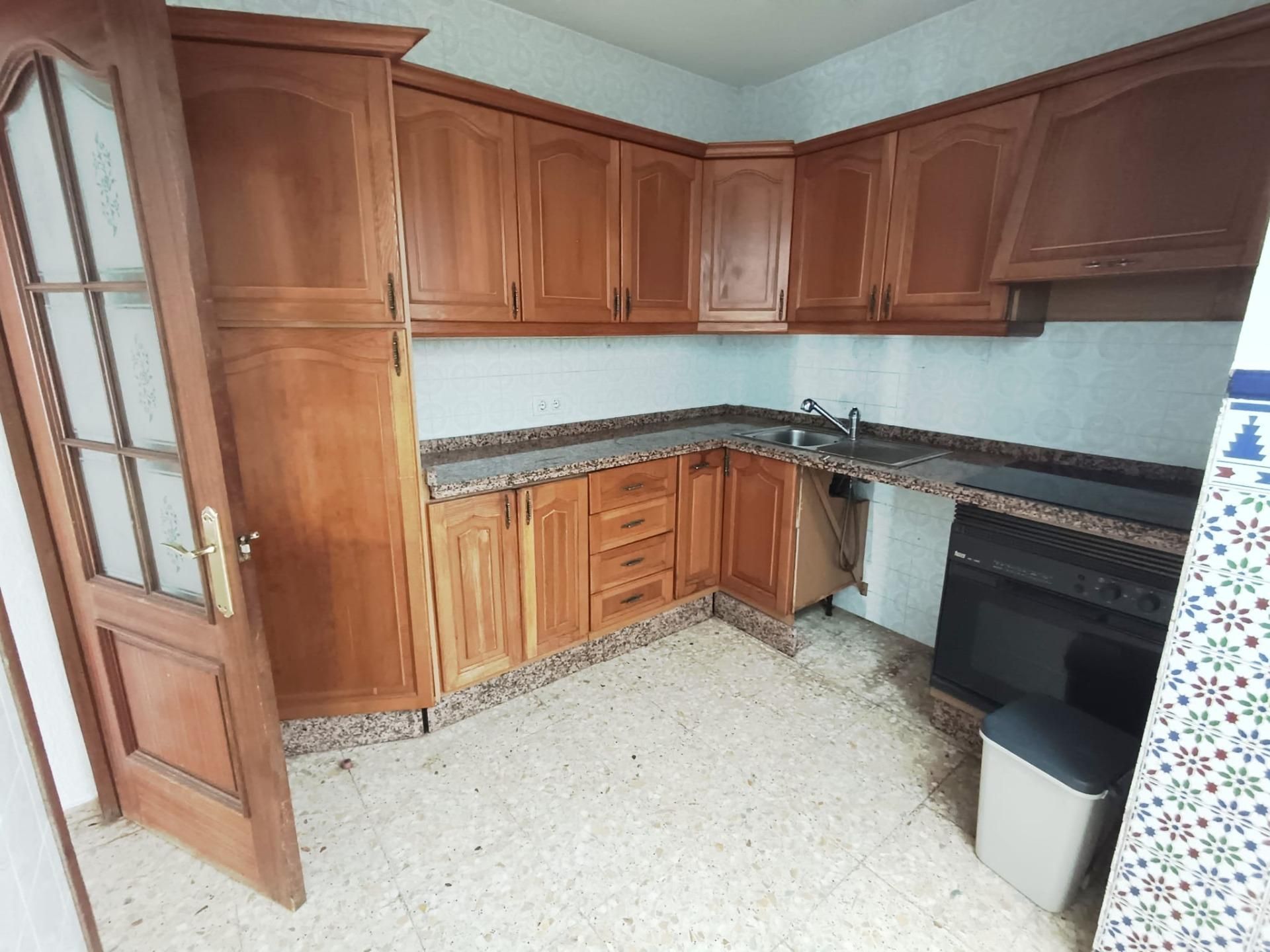 Cuina de Casa o xalet en venda en  Córdoba Capital amb Terrassa, Traster i Alarma