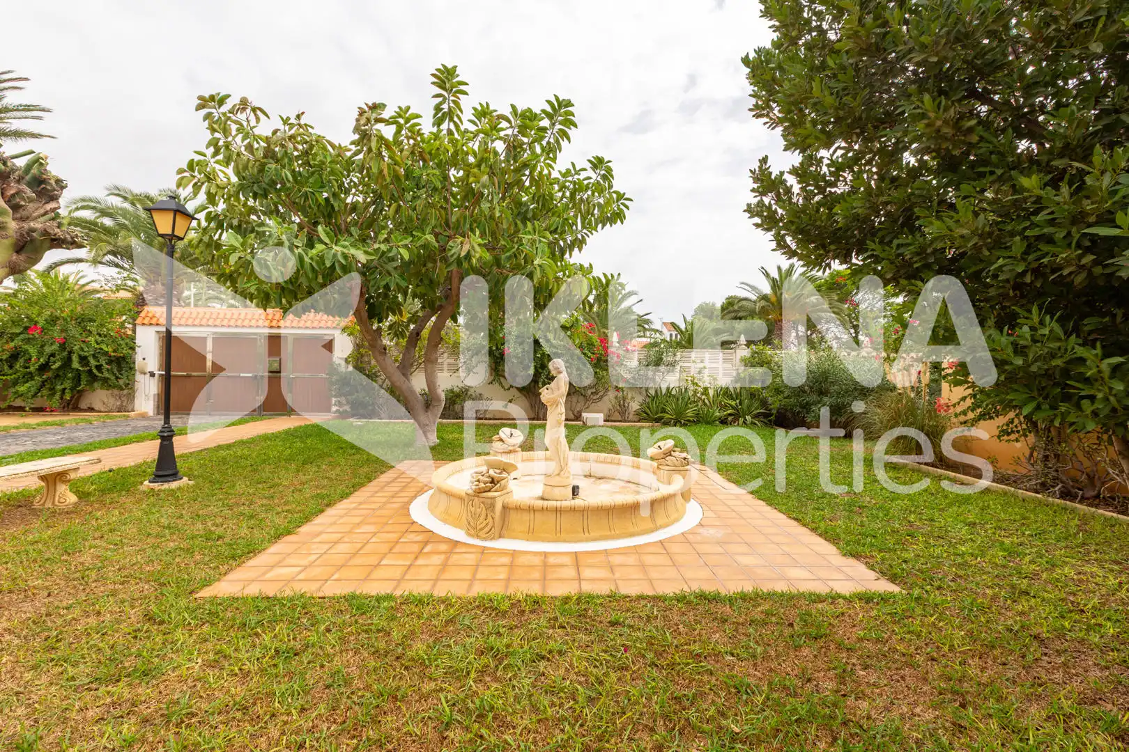 Garden of Houses for sale in Roquetas de Mar  with Air Conditioner, Private garden and Terrace
