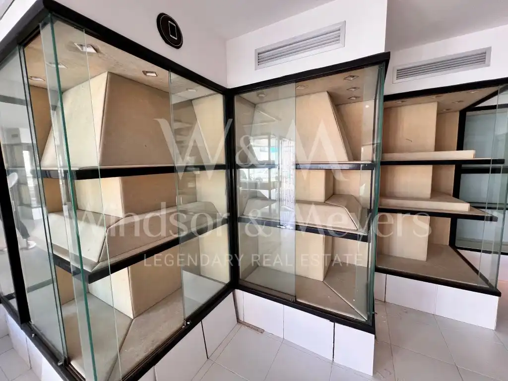 Local en venta en Santa Eulària des Riu con Aire acondicionado
