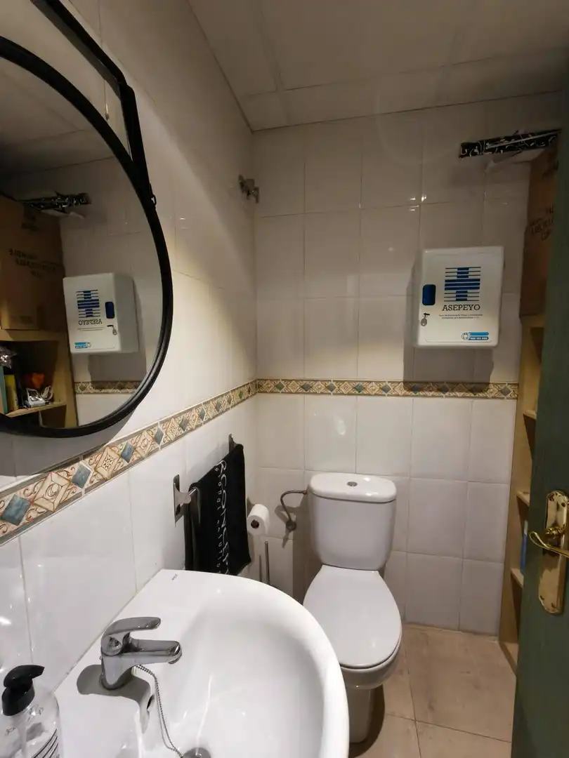 Bathroom of Commercial properties for rent in Campanar