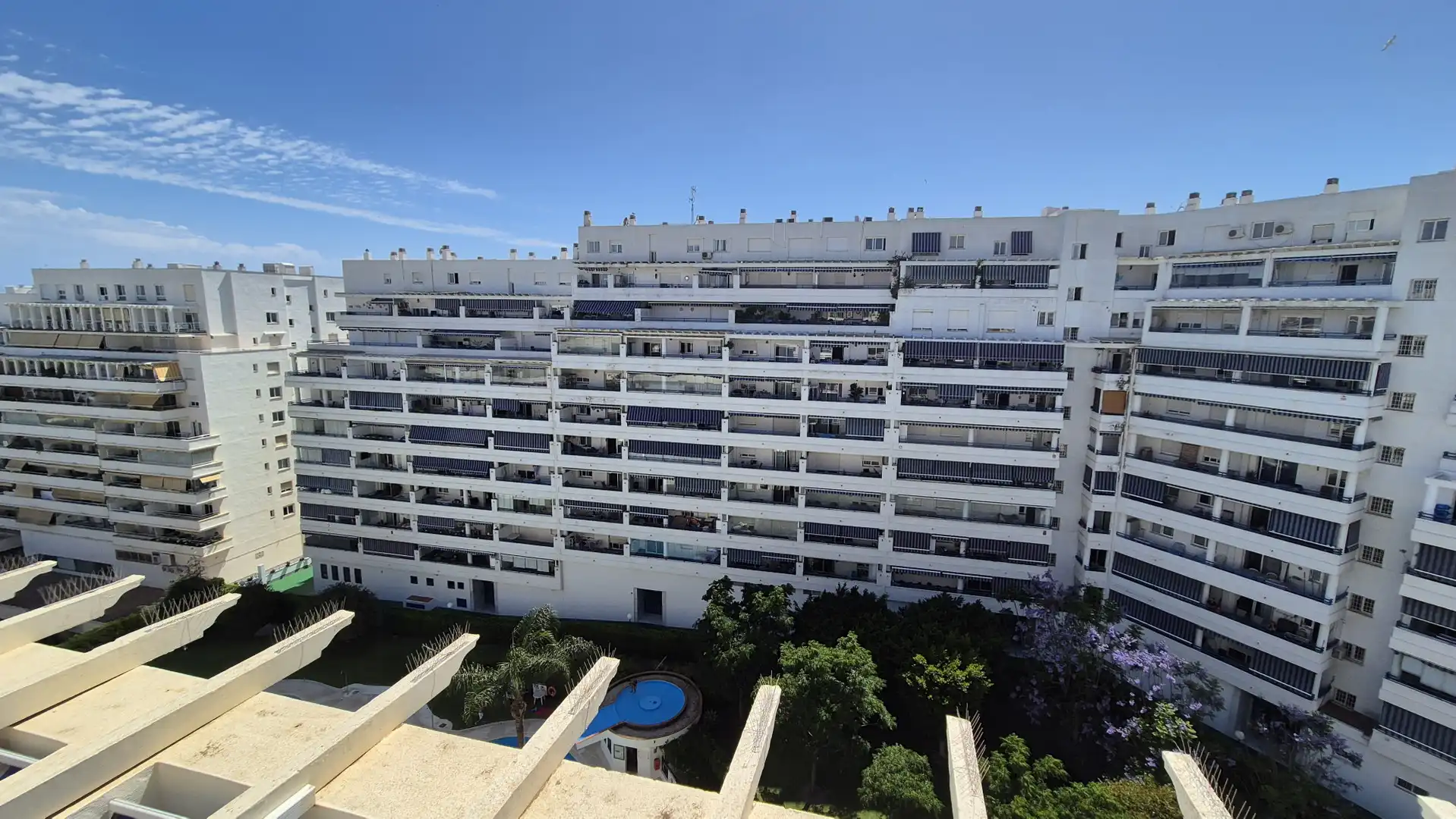 Vista exterior de Ático de alquiler en Marbella con Aire acondicionado, Terraza y Trastero