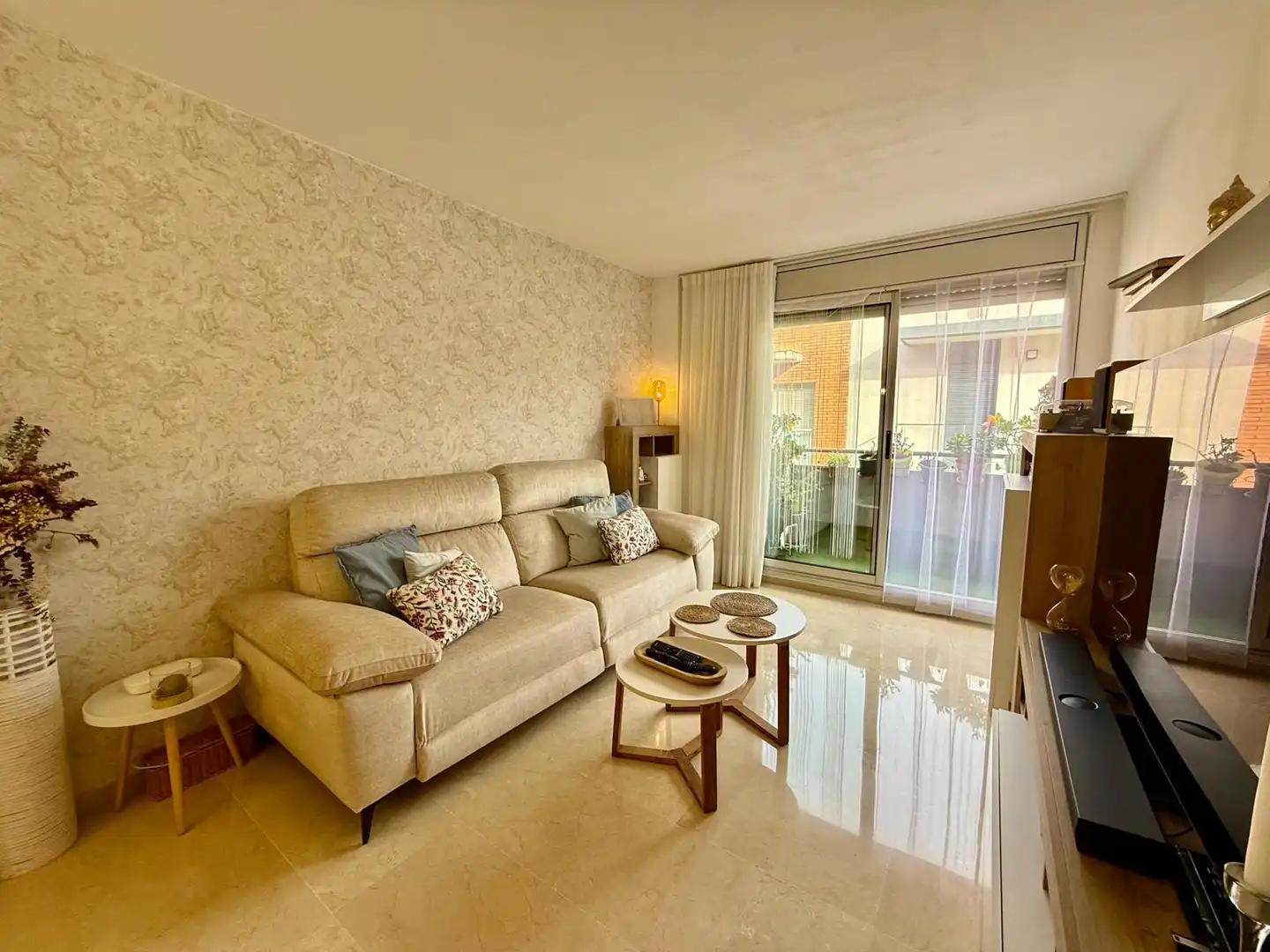 Sala de estar de Dúplex en venta en Cornellà de Llobregat con Balcón