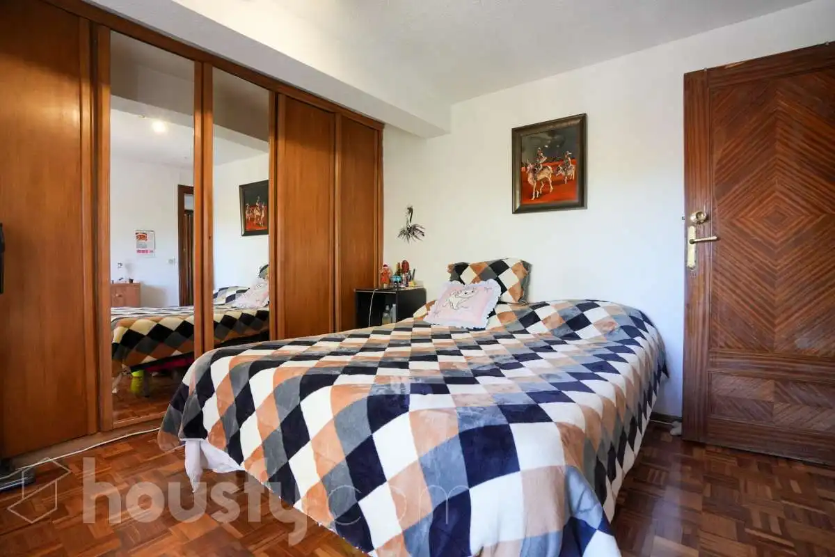 Dormitori de Pis en venda en Madrid amb Calefacció, Parquet i Terrassa
