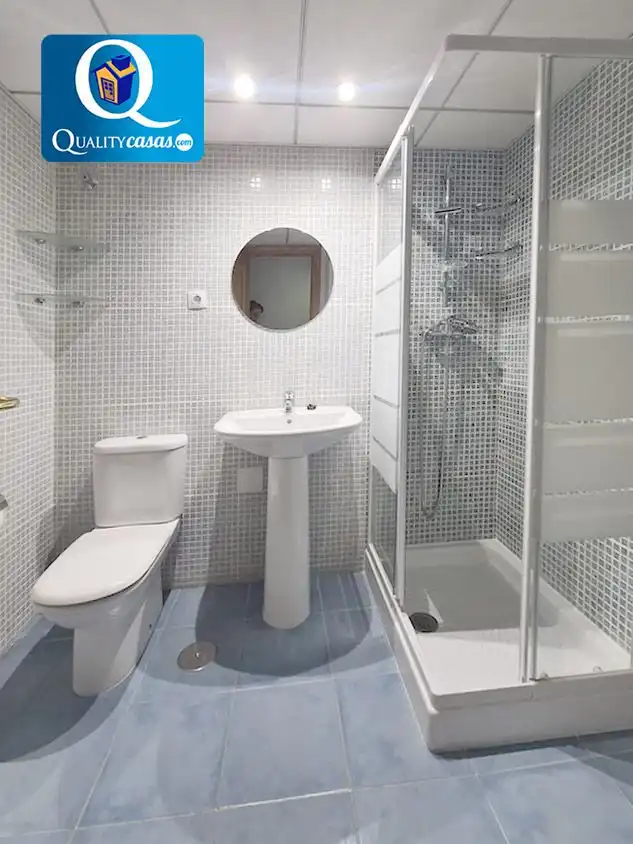 Bany de Dúplex en venda en Alicante / Alacant amb Calefacció, Terrassa i Piscina comunitària