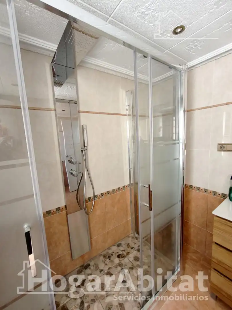 Baño de Piso en venta en Alginet con Terraza