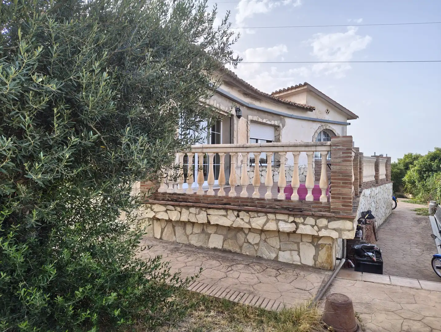 Vista exterior de Casa o xalet en venda en Benalmádena amb Aire condicionat, Calefacció i Jardí privat