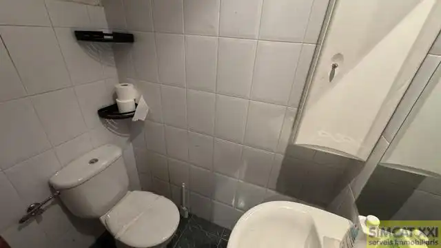 Bany de Pis en venda en Figueres amb Terrassa i Balcó