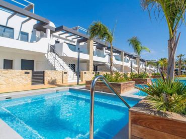 Apartment with pool for sale in Campanario