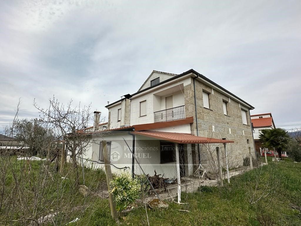 Exterior view of House or chalet for sale in Oímbra  with Private garden, Terrace and Furnished