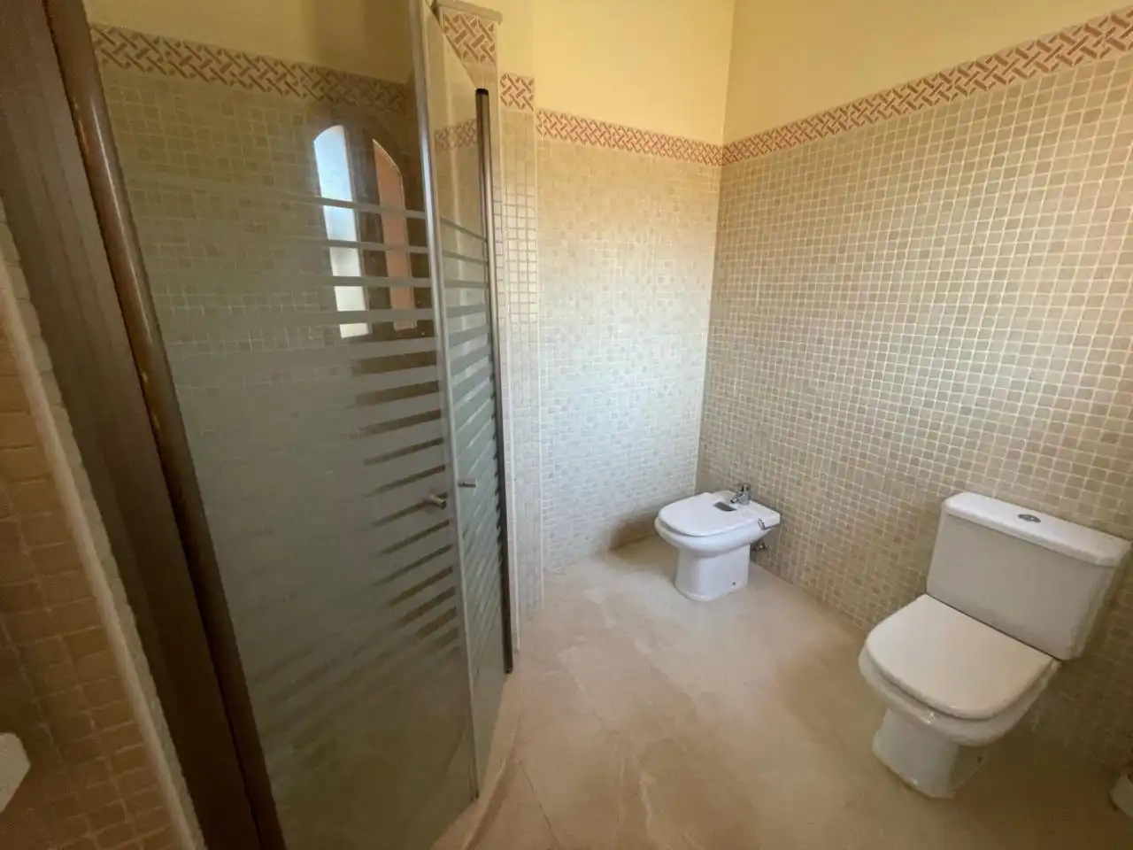 Badezimmer von Einfamilien-Reihenhaus zum Verkauf in Cartagena mit Klimaanlage, Privatgarten und Terrasse