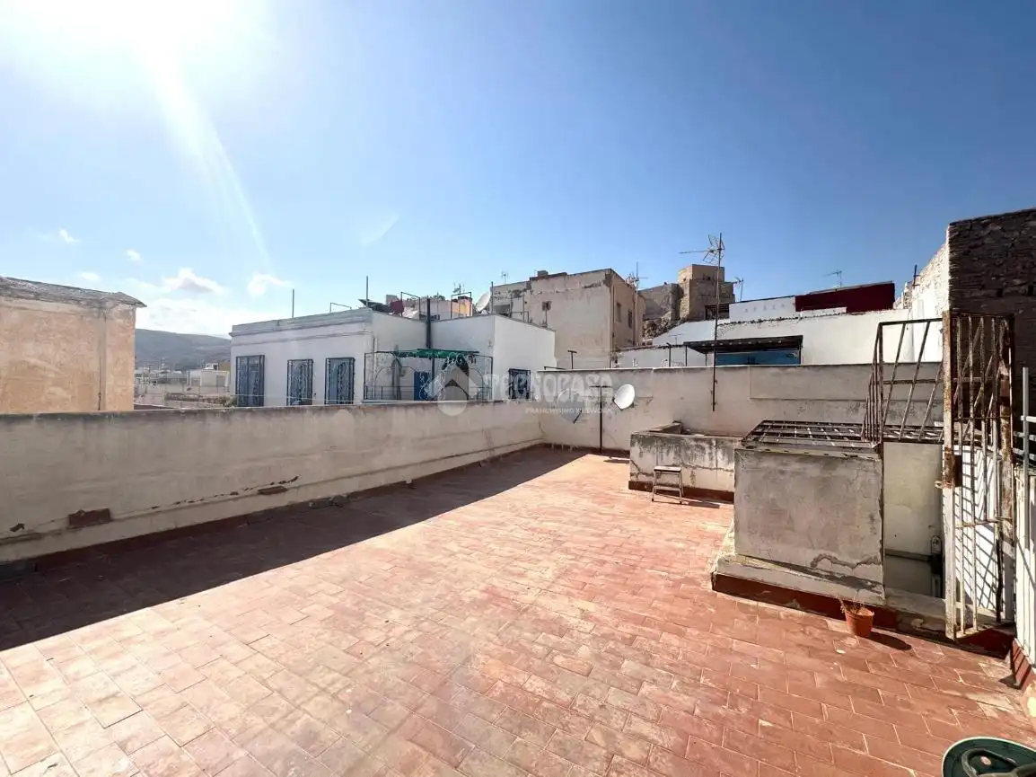 Vista exterior de Casa adosada en venta en Almería con Terraza