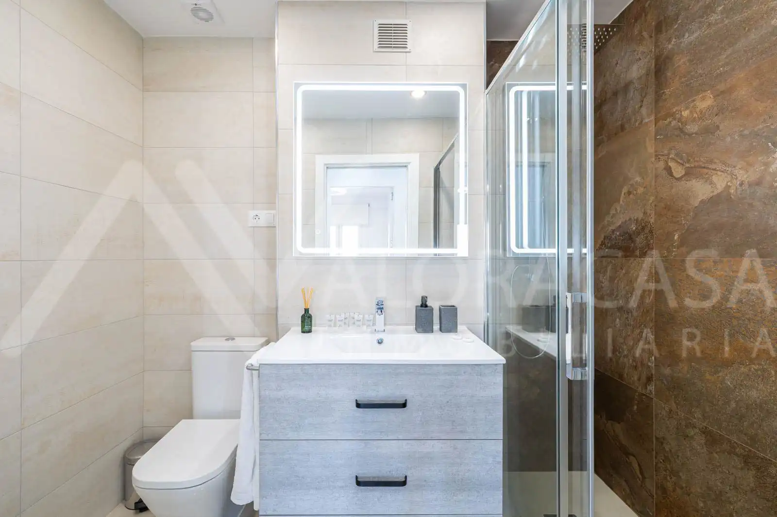 Flat for rent in Calle Orfila, Parque Ayala - Jardín de la Abadía - Huelín