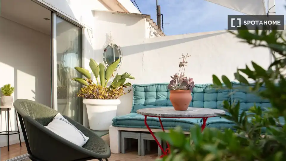 Appartamento con terrazza in affitto a L'Eixample