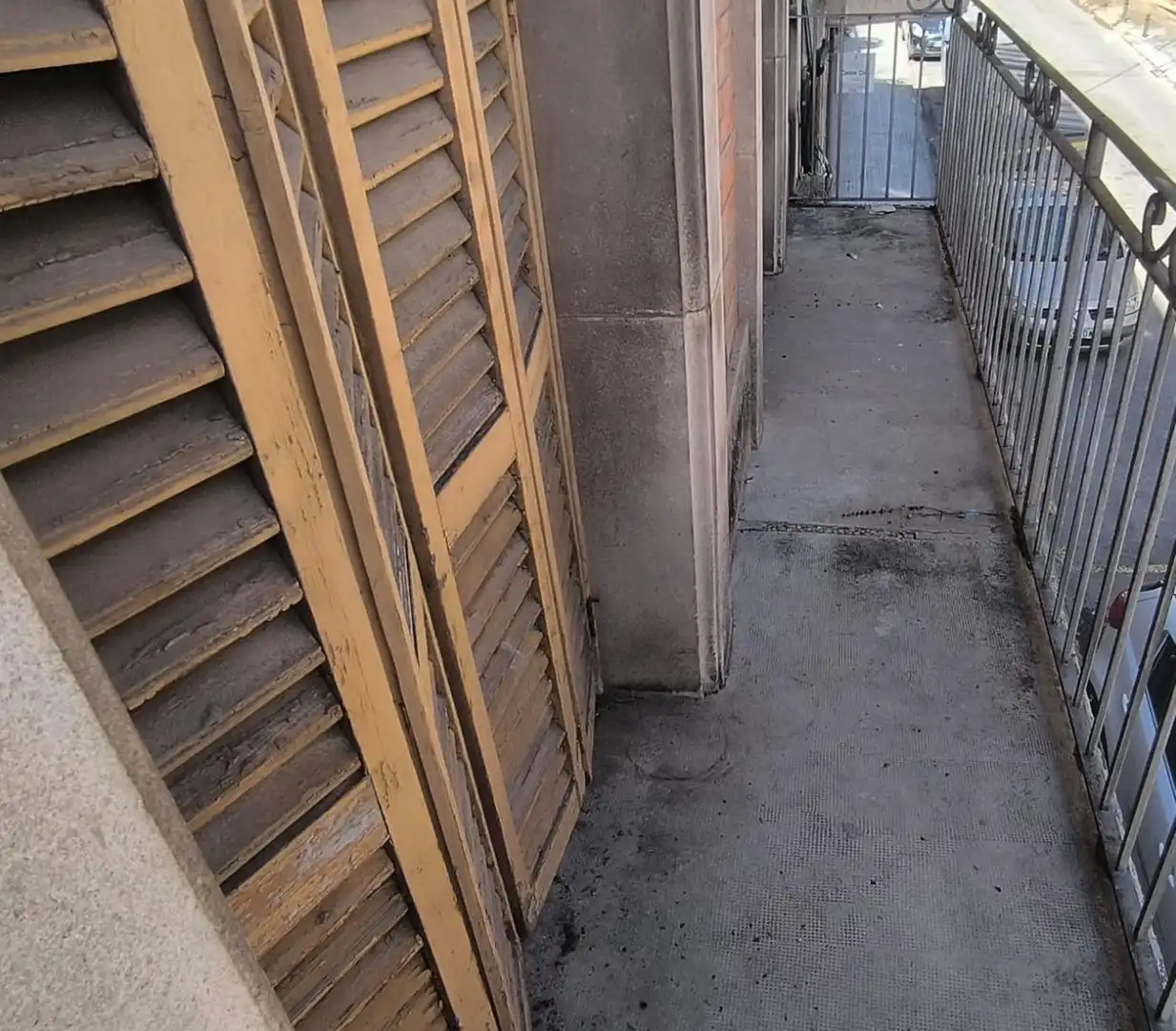 Exterior view of Buildings for sale in Manresa