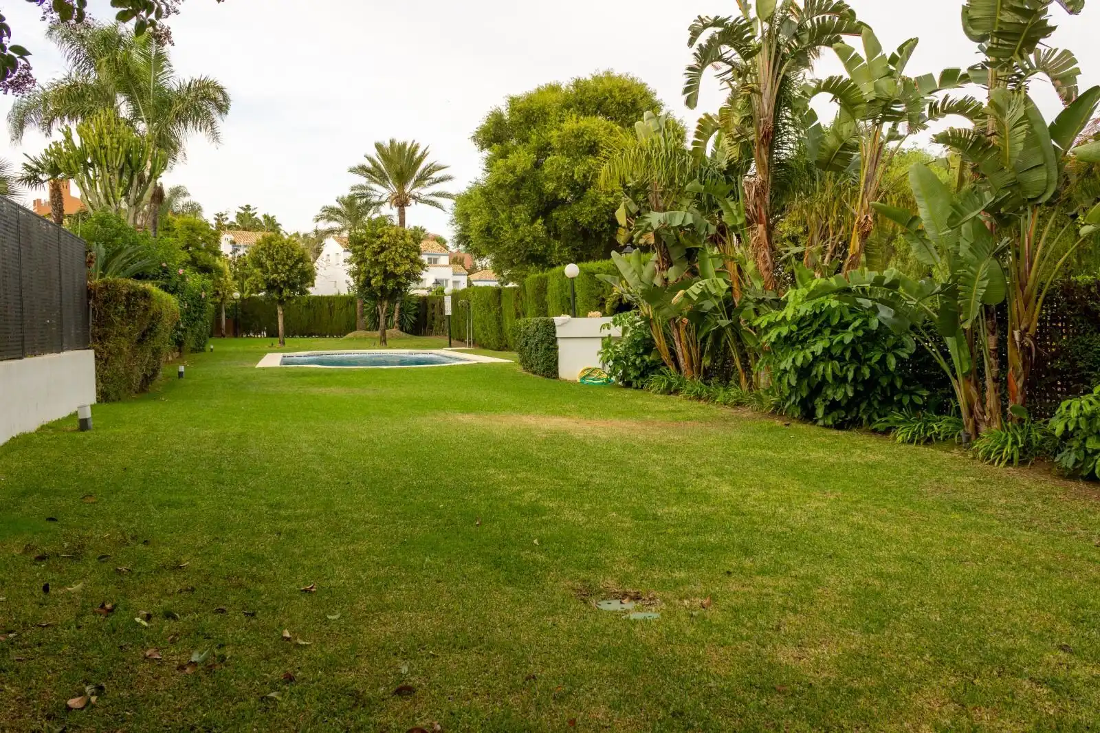 Jardí de Casa adosada en venda en Marbella amb Aire condicionat, Jardí privat i Moblat
