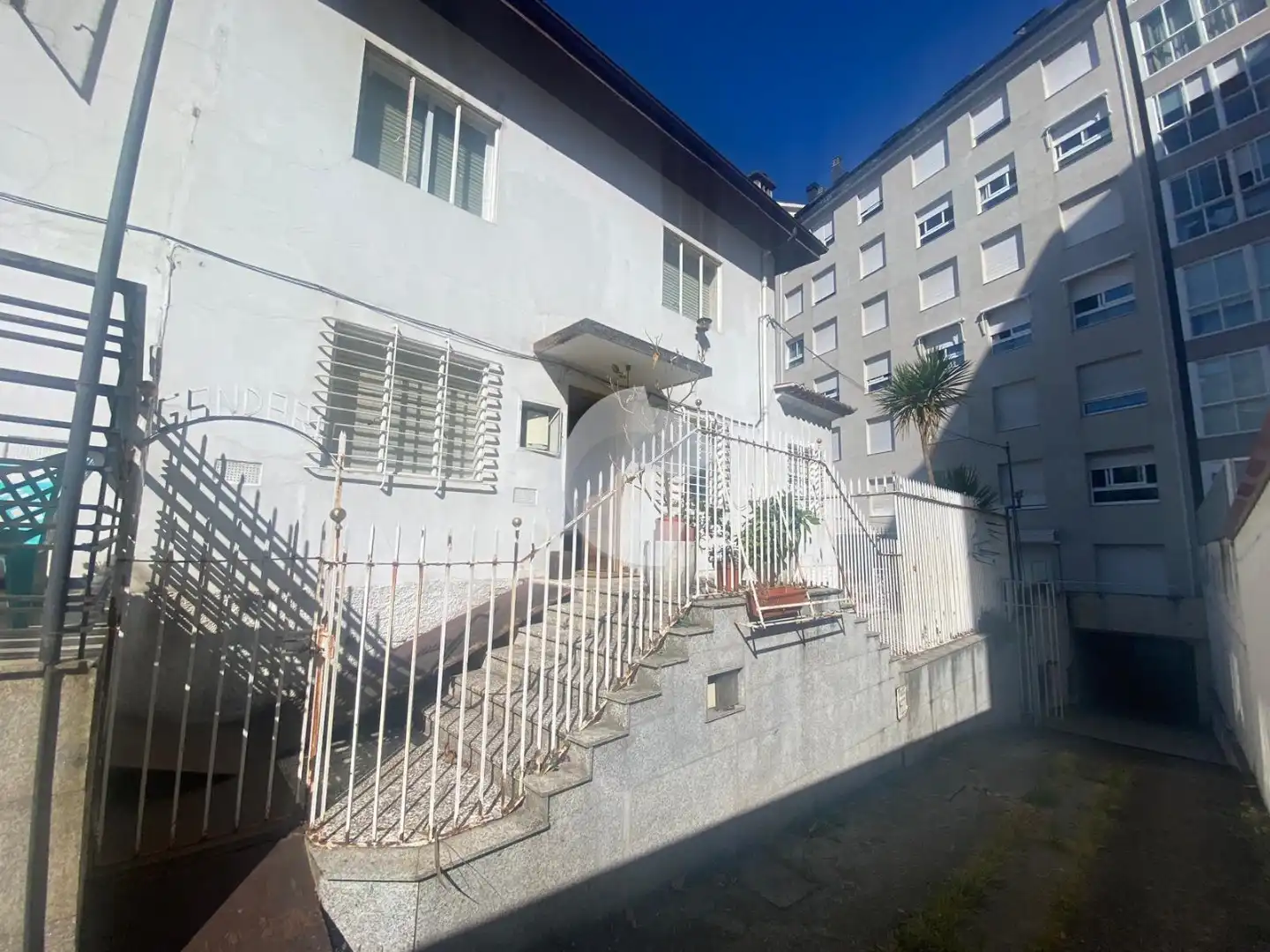 Außenansicht von Einfamilien-Reihenhaus zum Verkauf in Ourense Capital 