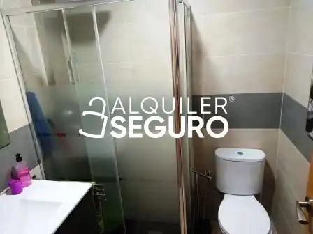 Badezimmer von Wohnung zur Miete in Vitoria - Gasteiz mit Heizung und Möbliert