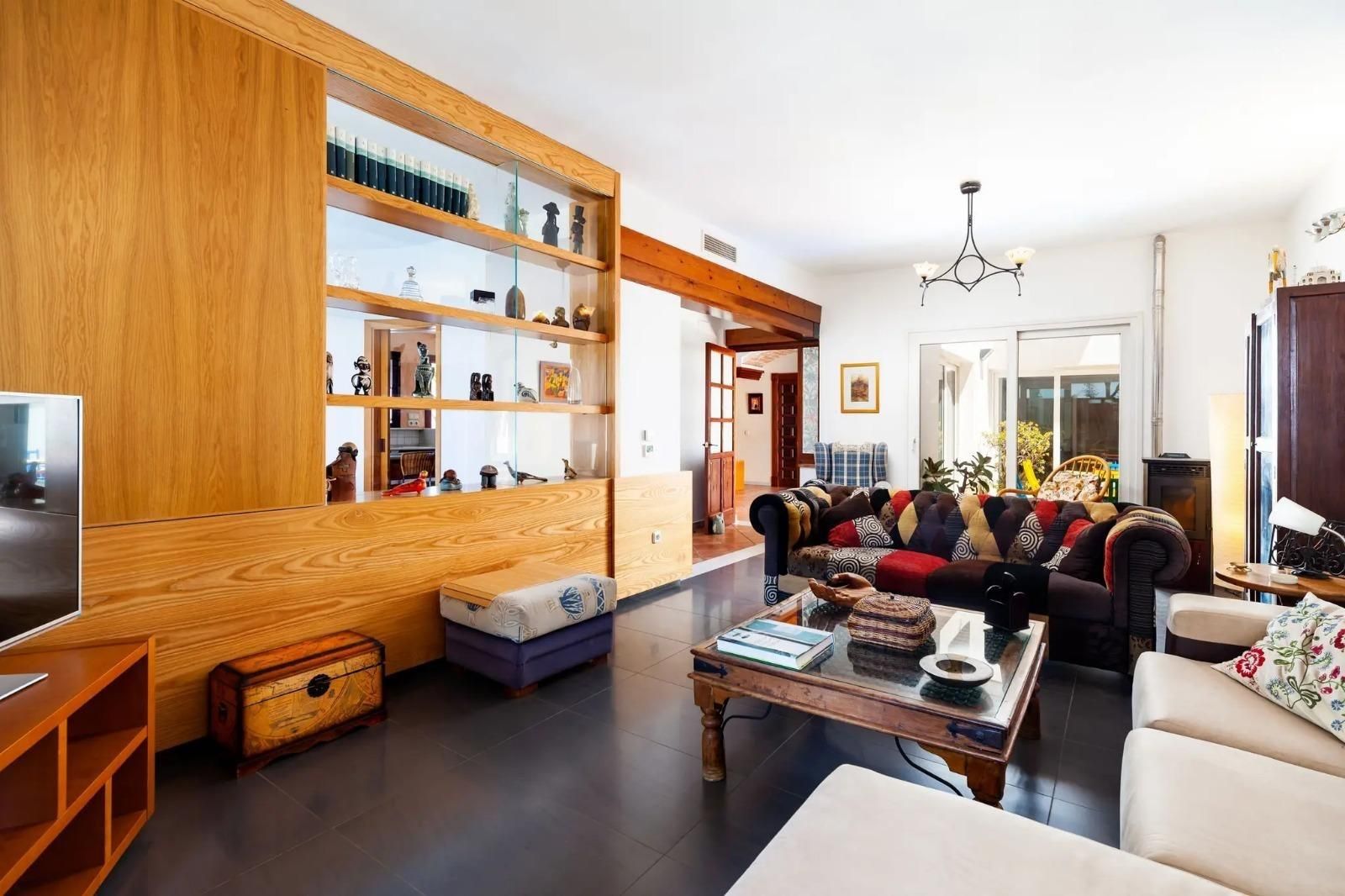 Sala d'estar de Casa o xalet en venda en Chiclana de la Frontera amb Aire condicionat, Jardí privat i Terrassa