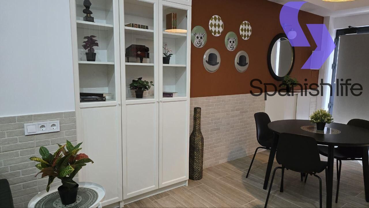 Bedroom of Apartments for sale in  Valencia Capital