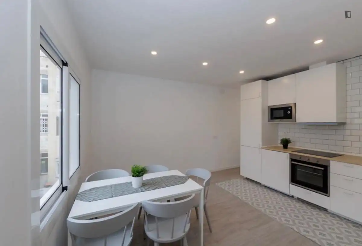 Cocina de Apartamento para compartir en L'Hospitalet de Llobregat con Amueblado, Horno y Lavadora