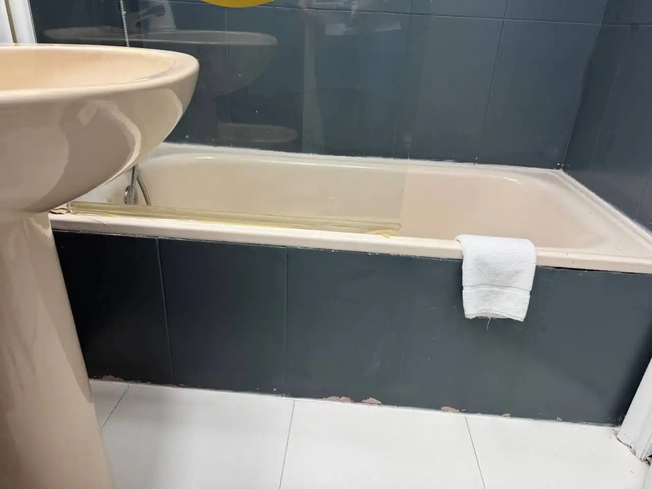 Bany de Pis de lloguer en Vigo  amb Aire condicionat, Calefacció i Alarma