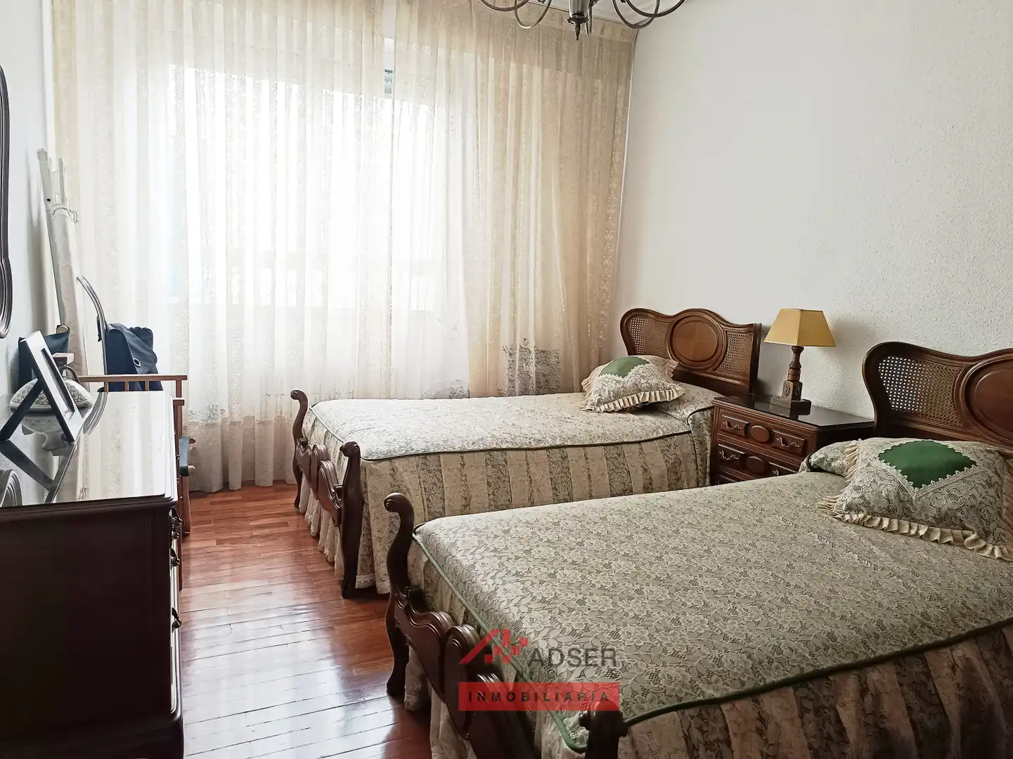 Habitación de Piso en venta en  Logroño con Calefacción, Parquet y Terraza