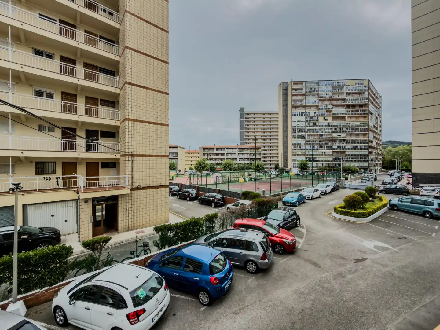 Parking of Apartments for sale in Laredo